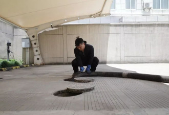 95后“掏二代”：上班开清粪车 下班开奔驰