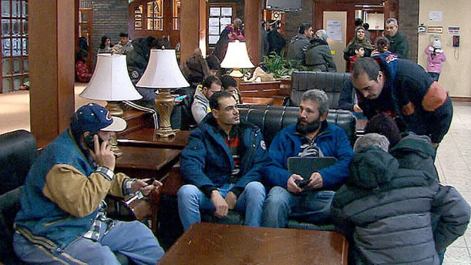 600 refugees crammed into Toronto hotel despite waiting sponsors