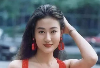 当年陈宝莲从24楼跳下留下刚满月的儿子,已长成黄大少模样