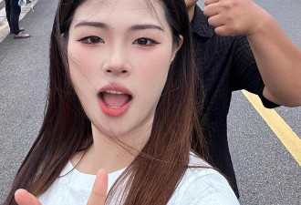 “掏二代”：上班开清粪车，下班开奔驰