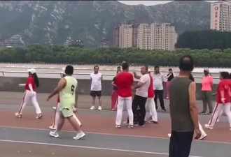 辽宁朝阳暴走团被传解散，12345回复：已有相关部门介入