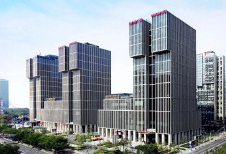 变现520亿，王健林居然还在卖家当！