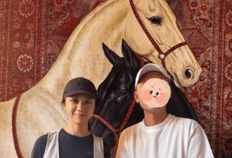 汤唯携家人新疆度假，金泰勇骑马好开心