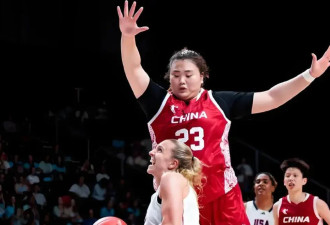 中国女篮逆转美国夺冠 登顶世界第一
