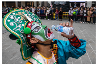 中国发展突飞猛进， 体验在汕头乘高铁飞奔
