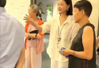 58岁宋祖英罕见露面：短发造型惊艳 皮肤Q弹