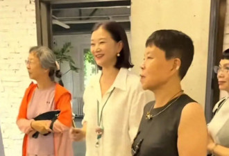 58岁宋祖英罕见露面，短发造型惊艳，皮肤光泽Q弹