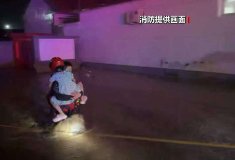 北京密云洪水 游客跳窗逃生 积水涨至胸口