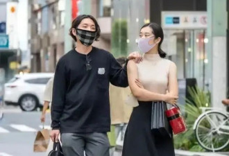 被“日本街拍”惊艳了！半身裙+小高跟，洋气显瘦，毫无“大姐感”