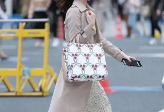 被“日本街拍”惊艳了！半身裙+小高跟，洋气显瘦，毫无“大姐感”