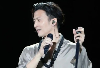 44岁谢霆锋被偶遇状态绝了！俩帅儿子罕见同框，一个时髦卷发一个低调星范