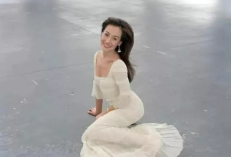 甩过吴彦祖,迷倒好莱坞男神的女明星,竟嫁了个低调金融大佬?