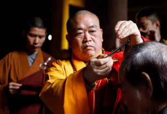 释永信被目睹喝酒吃肉 僧人私下叫其情妇"师娘"