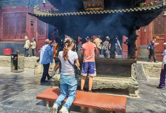 突然失去住持的少林寺，戒备森严