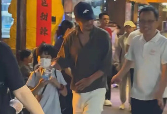 吴京和家人在南宁烧烤被拍 穿了增高棉鞋 胡子拉碴好油腻