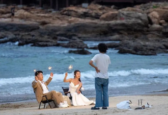 不结婚的年轻人，又“杀死”一个行业