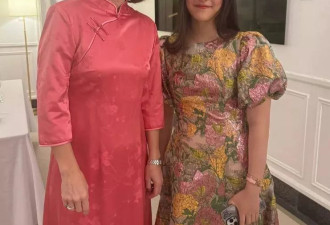 李湘携女参加英国贵族晚宴，托举式育儿惹争议