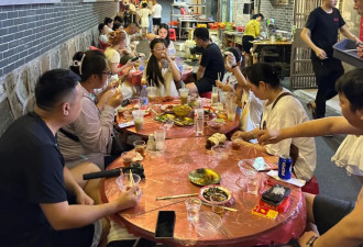 这座中部城市，想靠烧烤灵魂三件套出圈