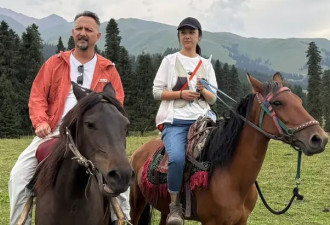汤唯访友，素颜皮肤好粗糙，金泰勇胡子都白了，夫妻年龄差明显