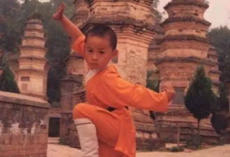 身家亿万亲爹吸血多年，现37岁无人问津的释小龙，到底做错了啥