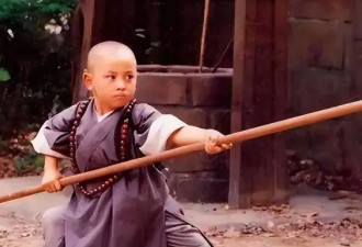 身家亿万亲爹吸血多年，现37岁无人问津的释小龙，到底做错了啥