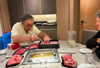 71岁成龙断崖式衰老，年轻时太拼命，透支身体太多