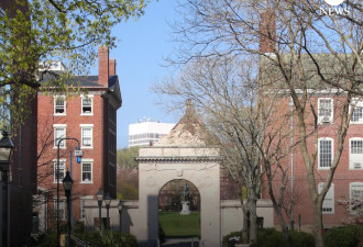 布朗大学付5千万与白宫和解 承诺不推广"非法DEI"
