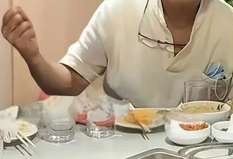 成龙近照 头发花白双眼凹陷 被挖出曾与释永信关系十分亲密