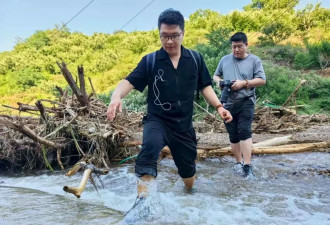 记者亲历北京密云暴雨：徒步十公里,双脚泡白发皱