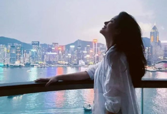 离开刘亦菲干爹后，她终于找到幸福了！