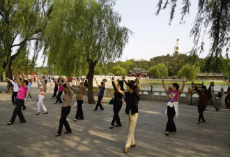 中国“银发经济”，步步是“坑”