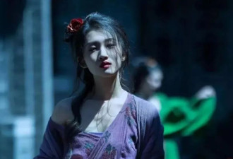 《南京照相馆》中“衣着不整”的高叶，导演处理得很高明