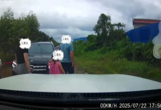 男子还原“奔驰女司机亮证逼迫让路”过程