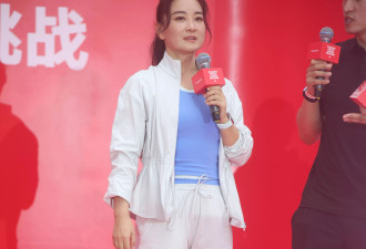 贾玲运动装亮相活力满满 夸汪顺像流川枫一样帅