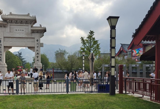 记者实探少林寺：不卖香了，还在卖药膏
