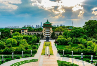 录取通知书变“小鸡炖蘑菇”？高校回应