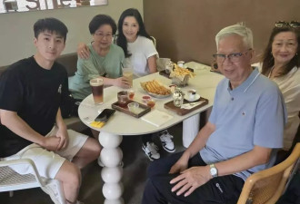 李克勤一家人到厦门旅游，51岁卢淑仪身材苗条