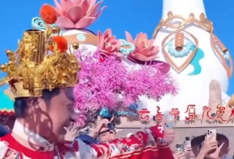 马景涛景区扮“财神”与观众互动！一个多月“打工”3个景区