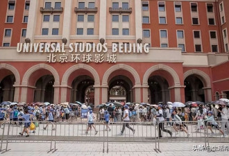 大学生暑期上门带娃成热门兼职,家长外包育儿喘口气