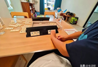 大学生暑期上门带娃成热门兼职,家长外包育儿喘口气