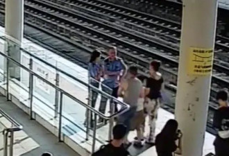 9岁男孩被娃娃鱼咬断手指，5小时内再植断指