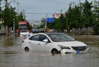 北京再遇暴雨洪灾 当局急发警示