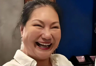 又演上了？具俊晔下雨天去墓地，穿拖鞋摆合照，S妈却让他变小丑