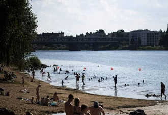 北极圈遇13天30℃热浪：医院爆满,溜冰场成避暑所