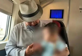 71岁成龙怀抱女娃疑似亲孙女 绯闻儿媳曾被传与郭富城关系匪浅
