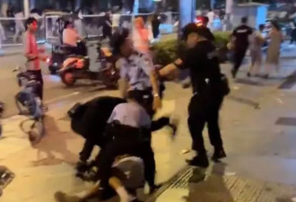 江油大规模抗议场面劲爆：民众上街怒吼“起来…”