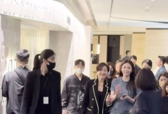 邱淑贞女儿沈月铜锣湾被偶遇，22岁像35岁显老，比不上妈妈年轻时