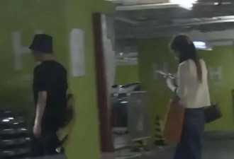 冯绍峰与女友一起逛商场，她的真实身份被扒出