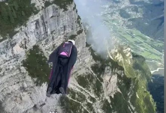 中国网红穿“飞鼠装”摔落峡谷 最后一跳显示有多冒险