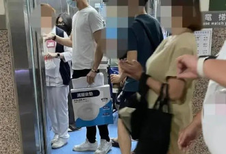 沈玉琳确诊白血病后妻子首现身 戴黑框眼镜状态憔悴